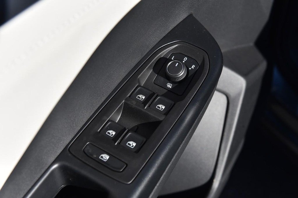 2025 Volkswagen Taos SE 4MOTION