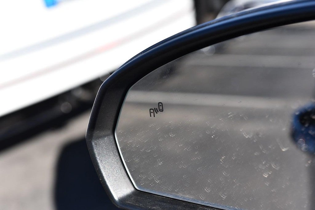 2025 Volkswagen Taos SE 4MOTION