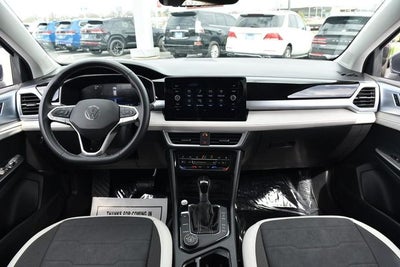 2025 Volkswagen Taos SE