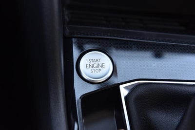 2025 Volkswagen Taos SE 4MOTION