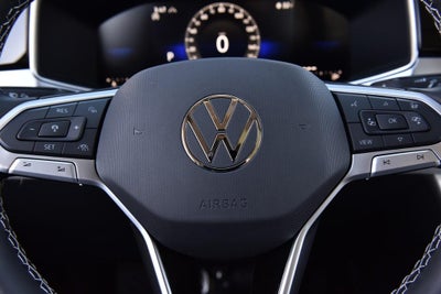 2025 Volkswagen Taos SE 4MOTION