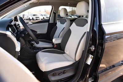 2025 Volkswagen Taos SE 4MOTION