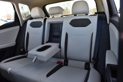 2025 Volkswagen Taos SE 4MOTION