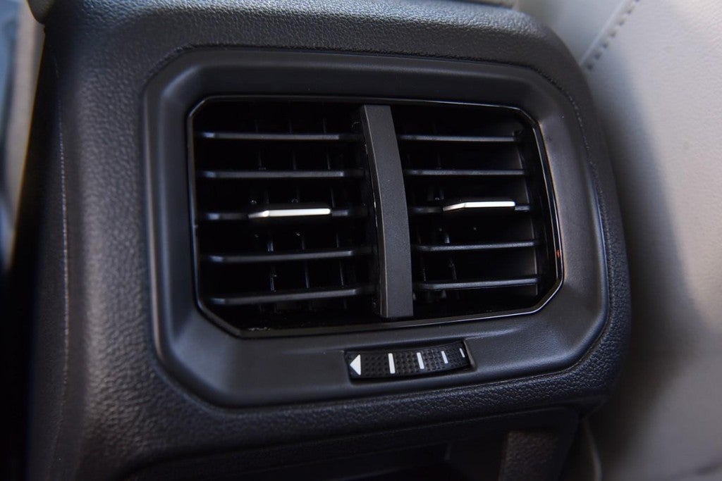 2025 Volkswagen Taos SE 4MOTION