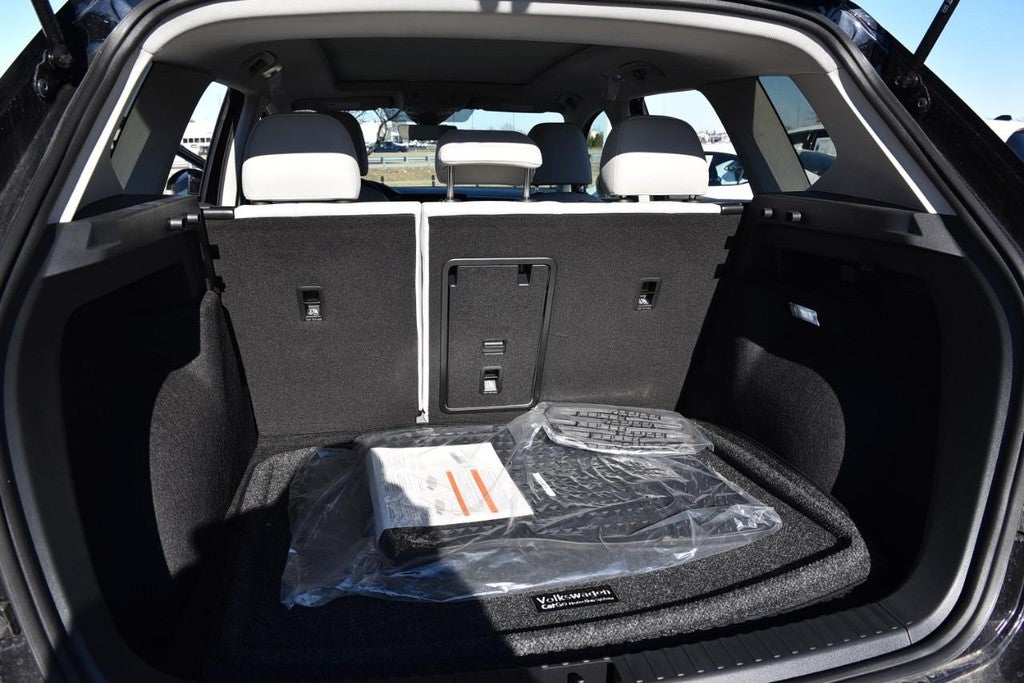 2025 Volkswagen Taos SE 4MOTION