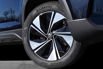 2025 Volkswagen Taos SE 4MOTION