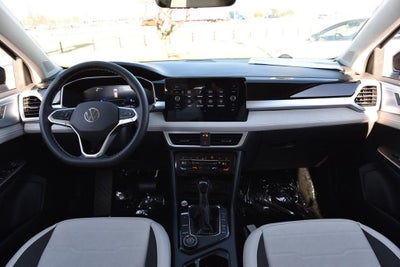 2025 Volkswagen Taos SE 4MOTION