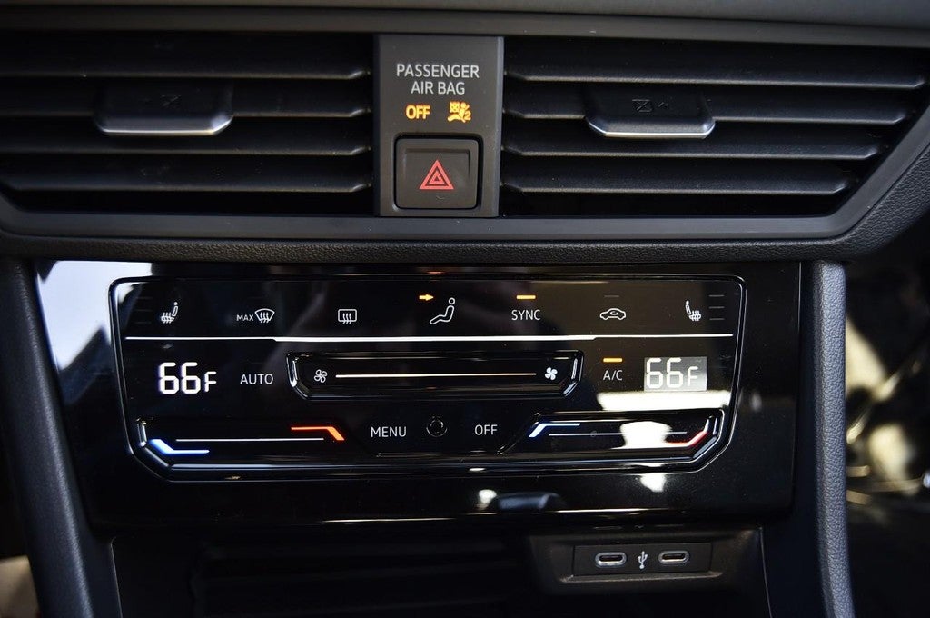 2025 Volkswagen Jetta SE Auto