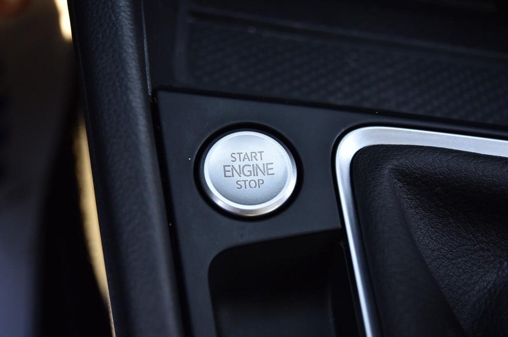 2025 Volkswagen Jetta SE Auto