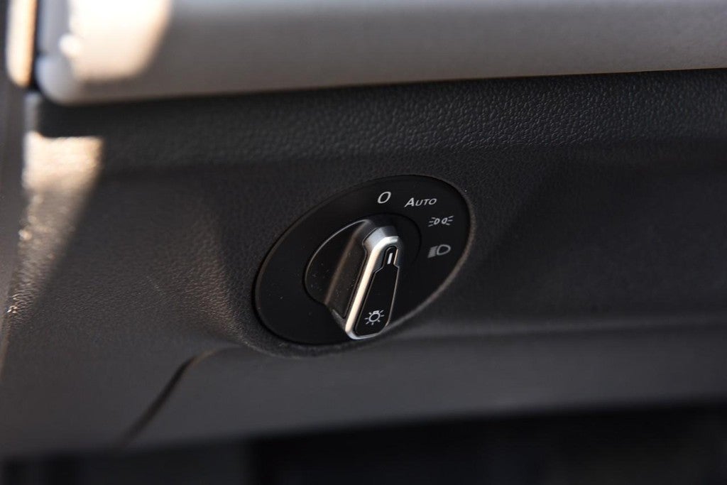 2025 Volkswagen Jetta SE Auto