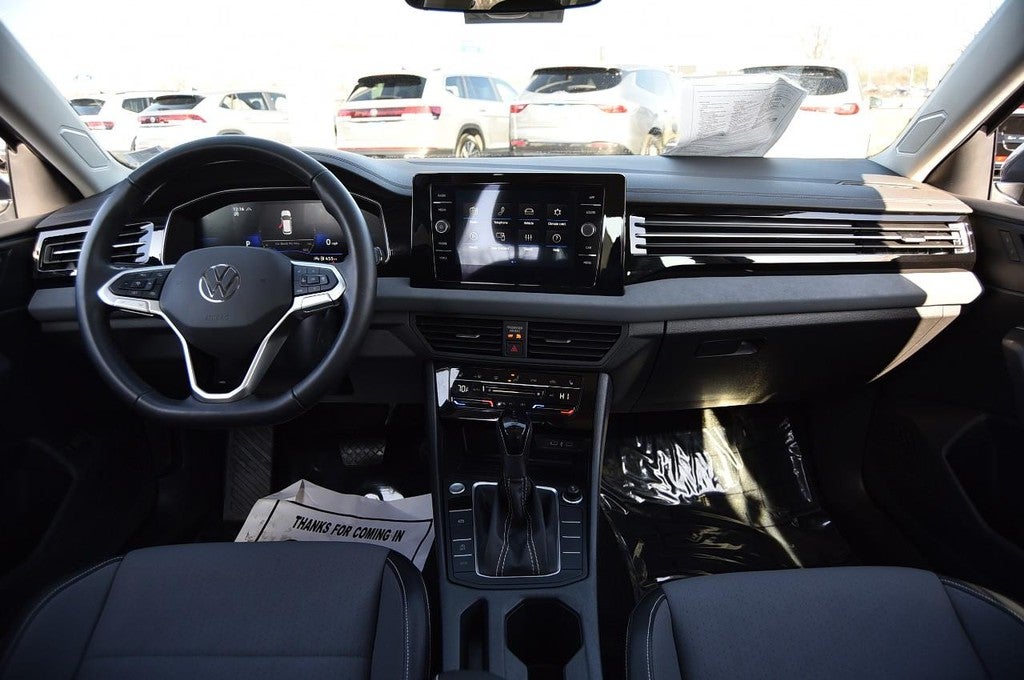 2025 Volkswagen Jetta SE Auto