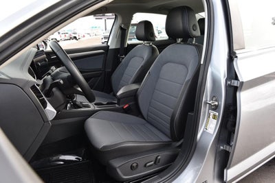 2025 Volkswagen Jetta SE Auto