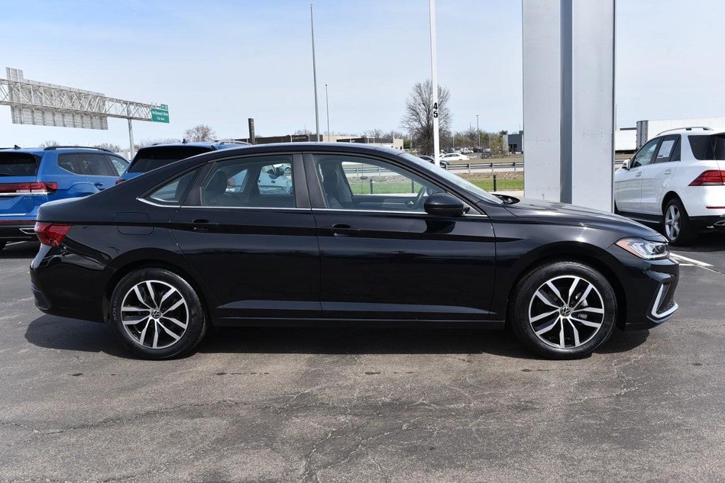 2025 Volkswagen Jetta SE Auto