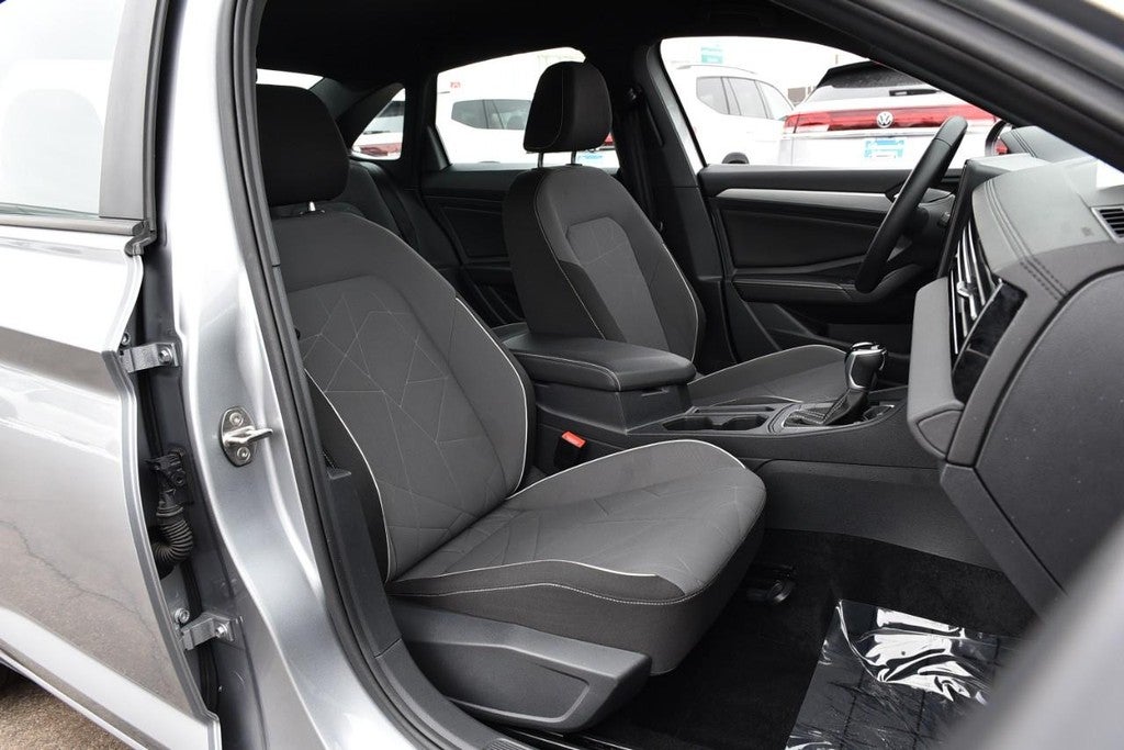 2025 Volkswagen Jetta Sport Auto