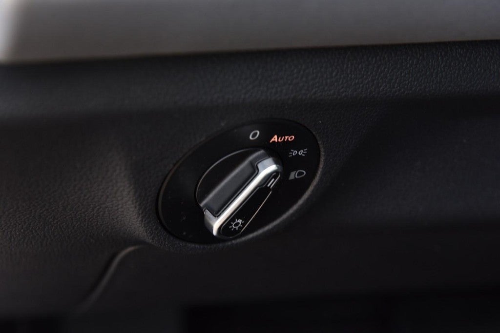 2025 Volkswagen Jetta SE Auto