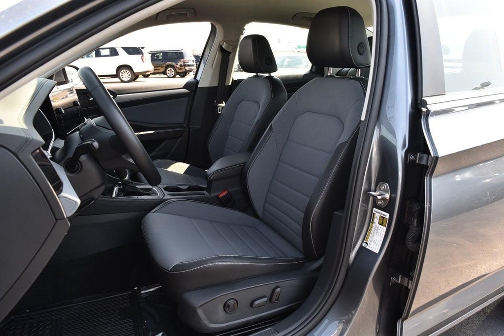 2025 Volkswagen Jetta SE Auto