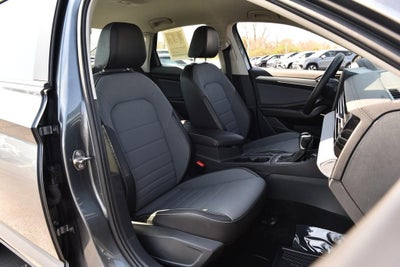 2025 Volkswagen Jetta SE Auto