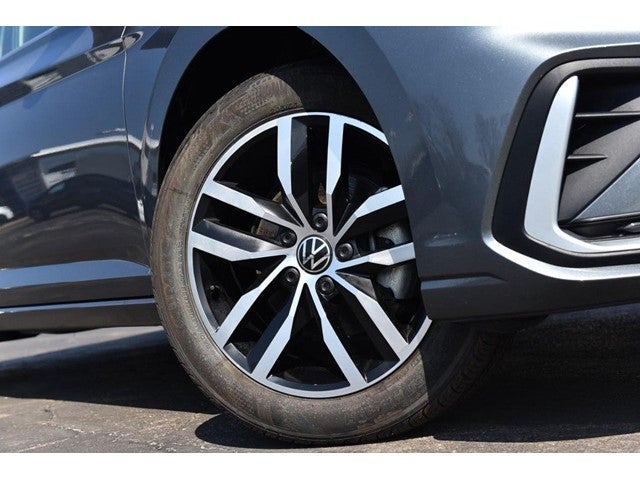 2025 Volkswagen Jetta SE Auto