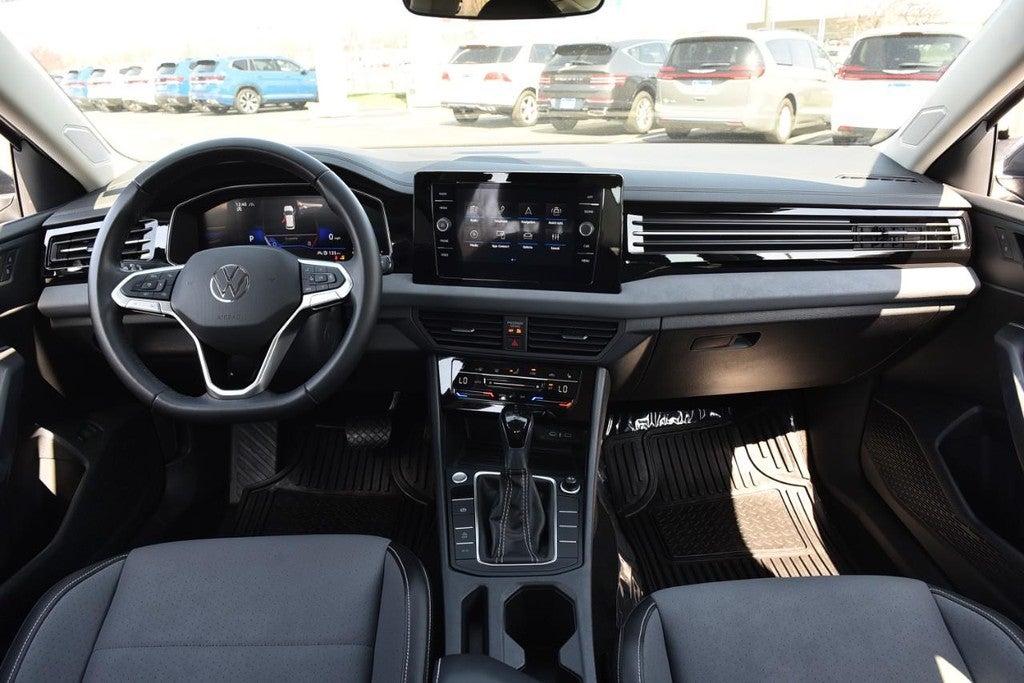 2025 Volkswagen Jetta SE Auto