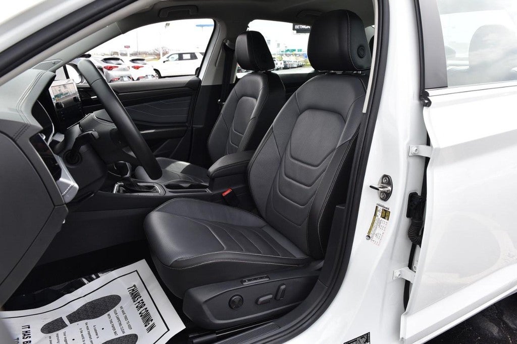 2025 Volkswagen Jetta SEL Auto