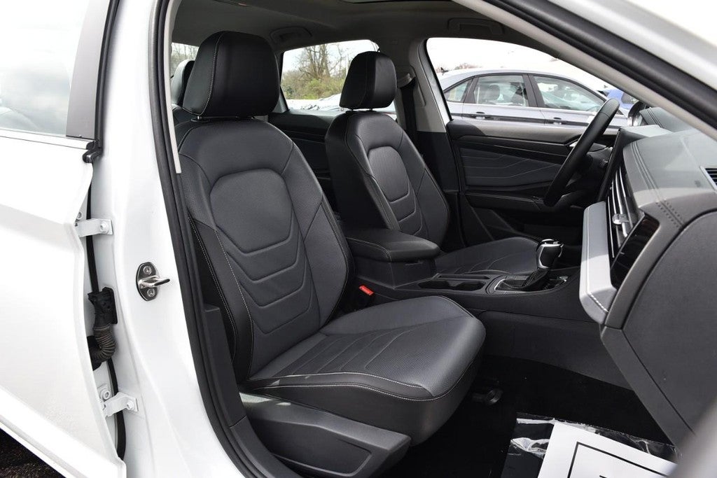 2025 Volkswagen Jetta SEL Auto