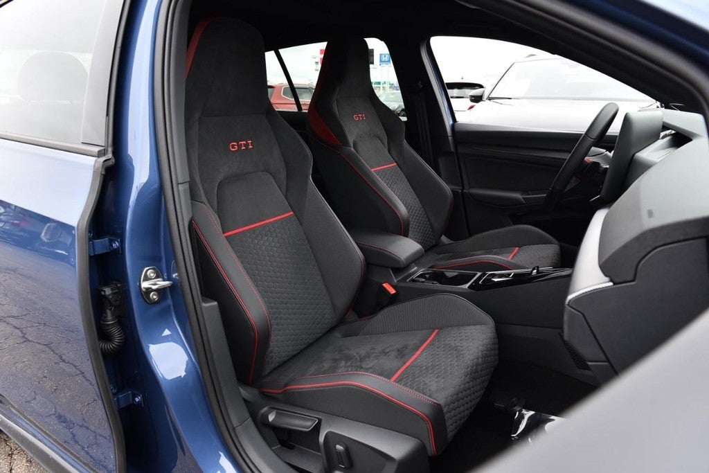 2025 Volkswagen Golf GTI 2.0T SE DSG