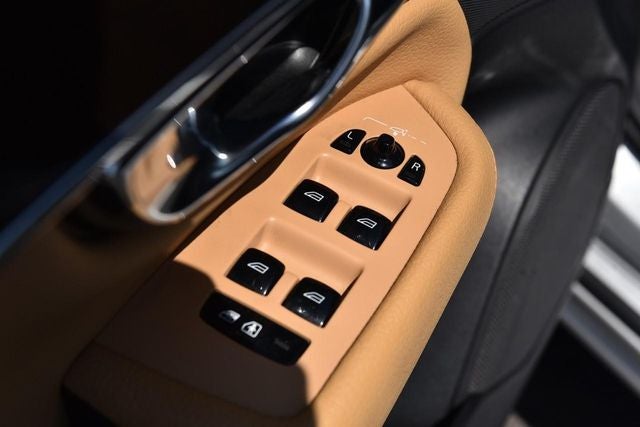2019 Volvo XC90 T6 Momentum