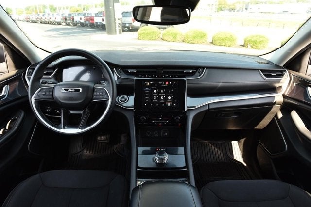 2022 Jeep Grand Cherokee L Laredo
