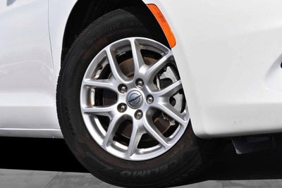 2024 Chrysler Voyager LX