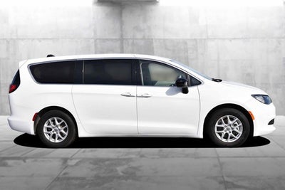 2024 Chrysler Voyager LX