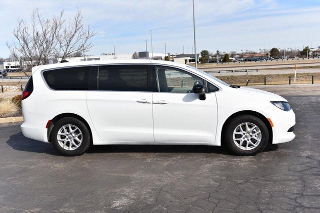2024 Chrysler Voyager LX