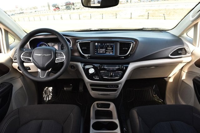 2024 Chrysler Voyager LX