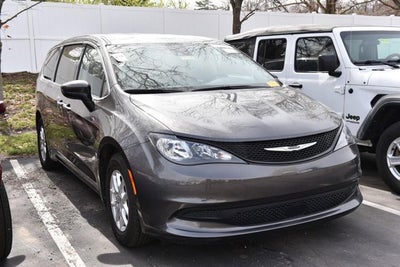 2023 Chrysler Voyager LX