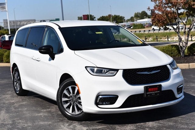 2024 Chrysler Pacifica Hybrid Select