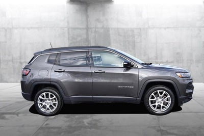 2022 Jeep Compass Latitude Lux
