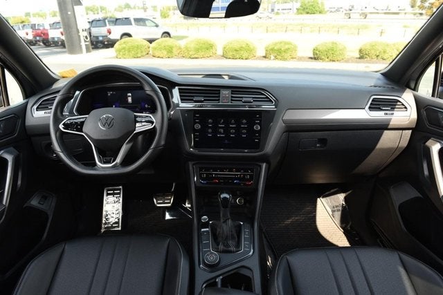 2022 Volkswagen Tiguan SE R-Line Black