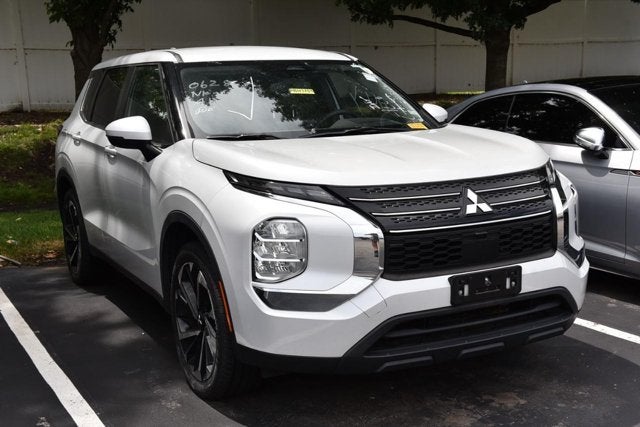 2022 Mitsubishi Outlander ES