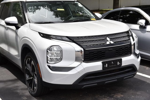 2022 Mitsubishi Outlander ES