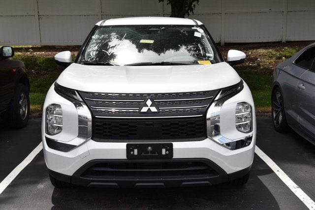 2022 Mitsubishi Outlander ES