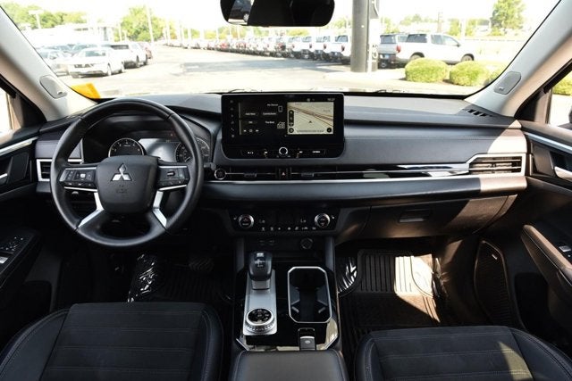 2025 Mitsubishi Outlander SE