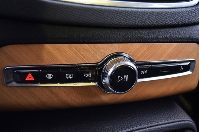 2021 Volvo XC90 Momentum