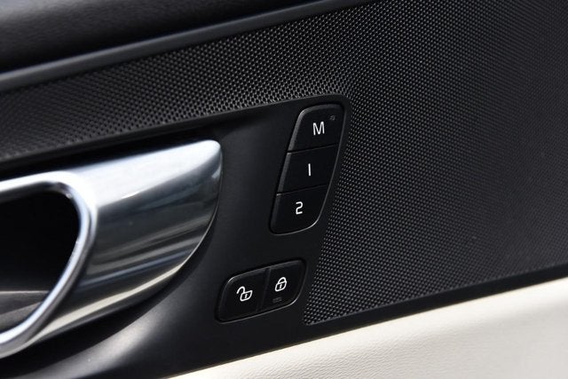 2022 Volvo XC60 Momentum