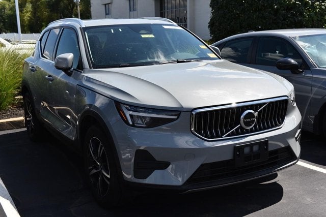 2025 Volvo XC40 Core Bright Theme