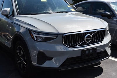 2025 Volvo XC40 Core Bright Theme