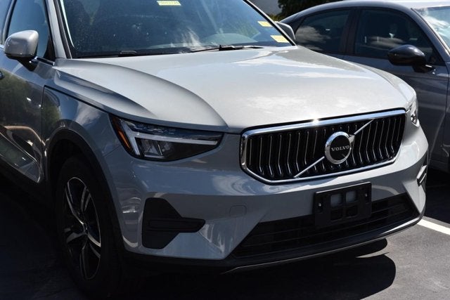 2025 Volvo XC40 Core Bright Theme