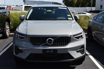 2025 Volvo XC40 Core Bright Theme