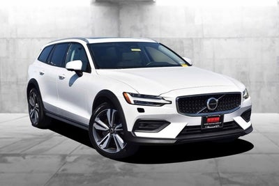 2025 Volvo V60 Cross Country Plus