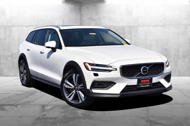 2025 Volvo V60 Cross Country Plus