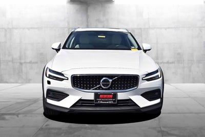 2025 Volvo V60 Cross Country Plus