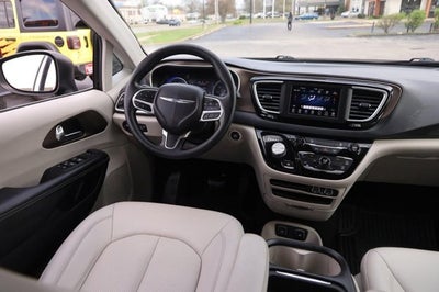 2021 Chrysler Voyager LXI